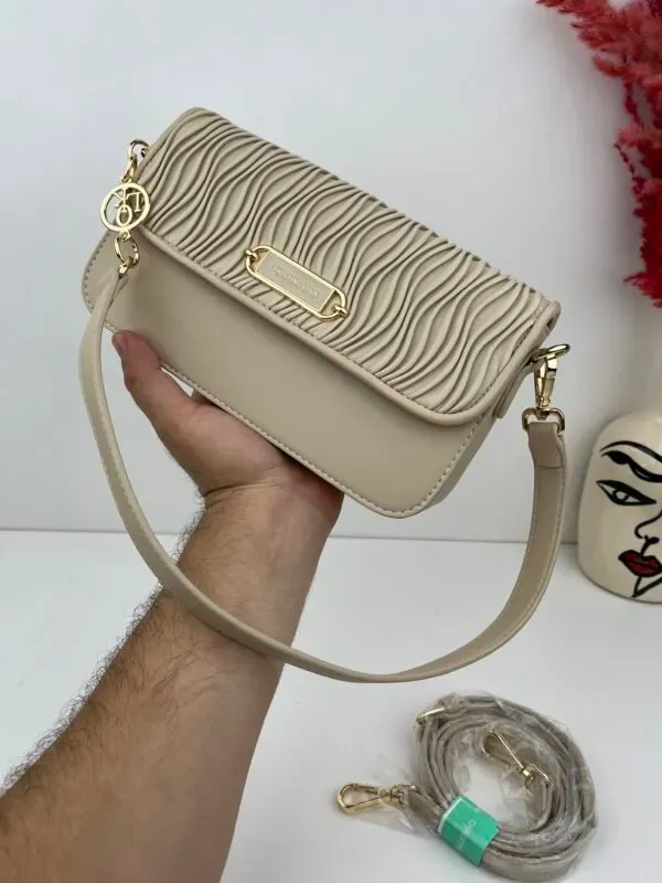 La Gazilla · Cream bag