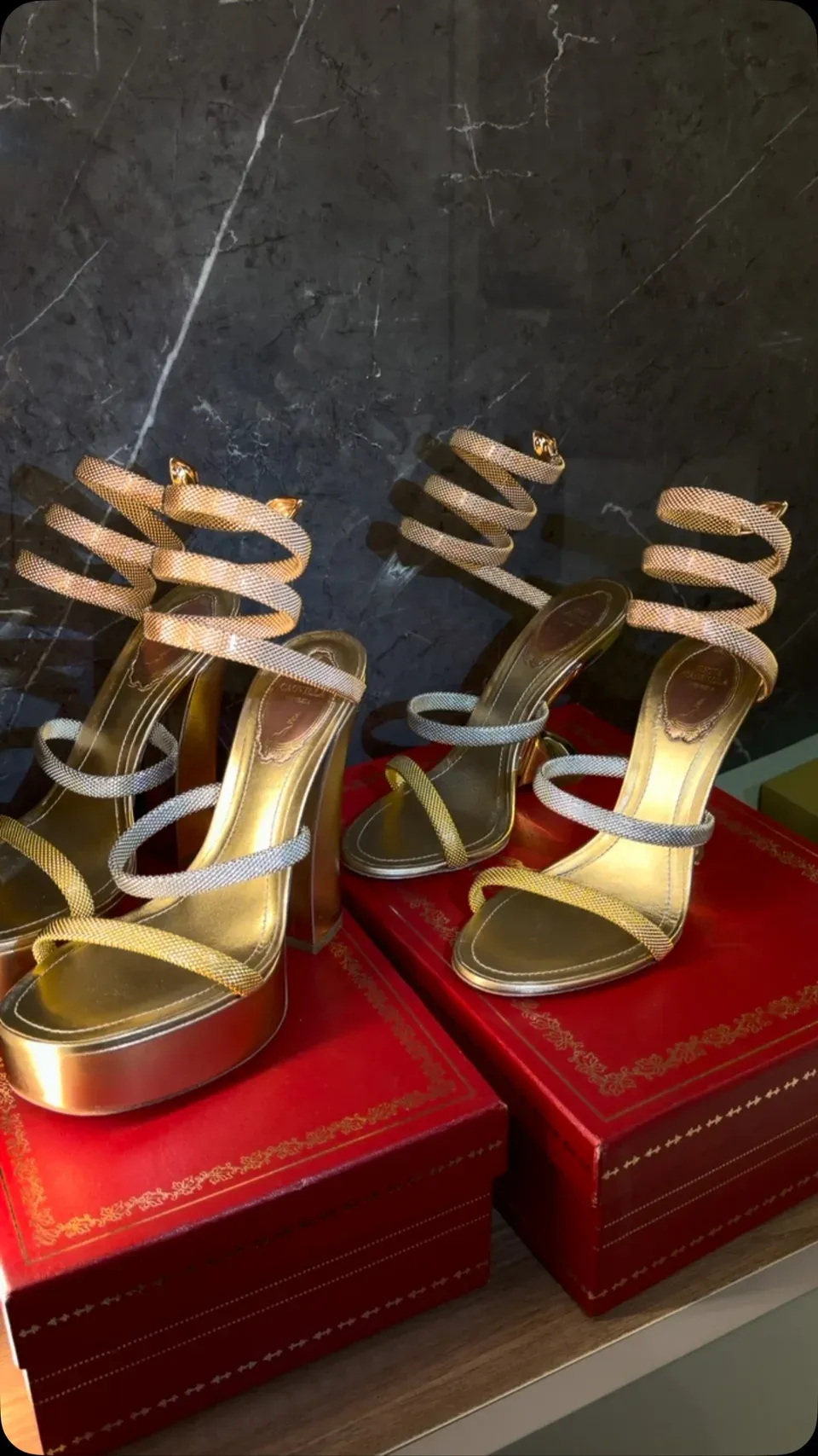 Avelle Luxury · Gold heels